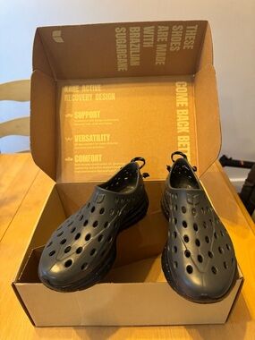 Kane Revive Charcoal new in box size 3